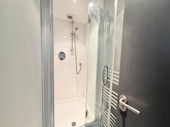 1 bed Flat to rent Image 11