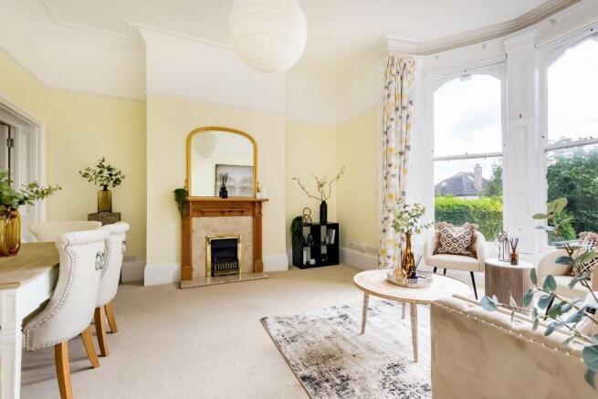 Sitting/dining room