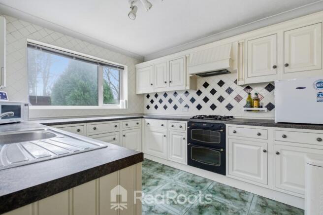 3 bed Semi-Detached for sale Image 12