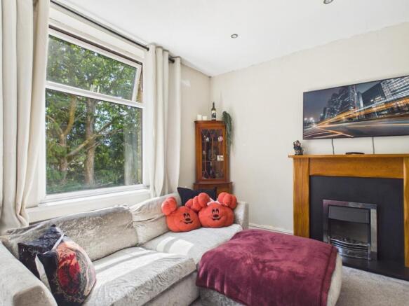 2 bed House for sale Image 4
