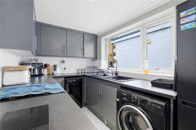 3 bed Terraced to rent Image 8