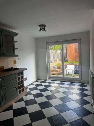 44 kitchen.jpg