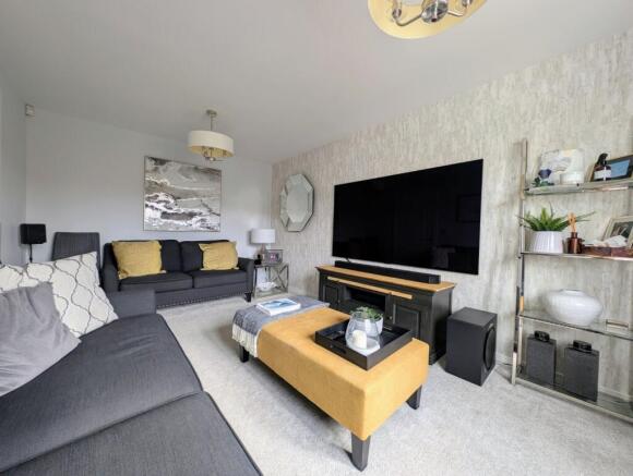 4 bed Detached to rent Image 7