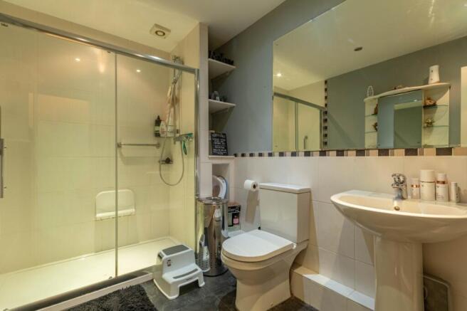 3 bed Flat for sale Image 8