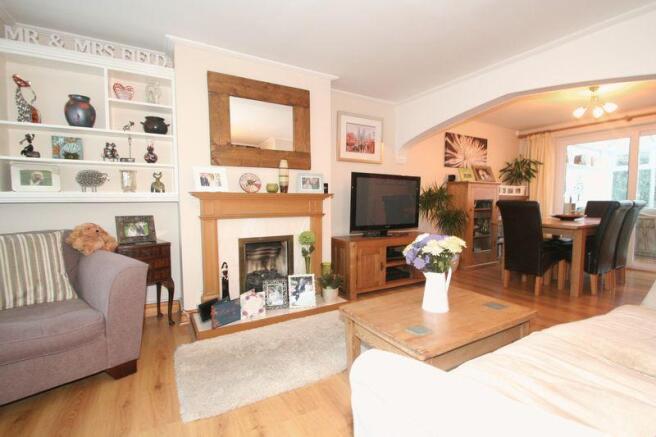 Lounge & Dining Area