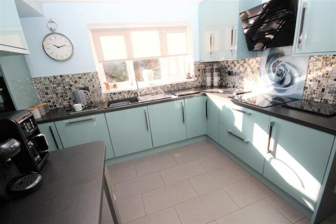 kitchen 2.jpg