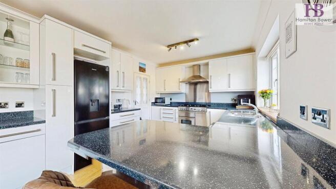 4 bed Detached for sale Image 6