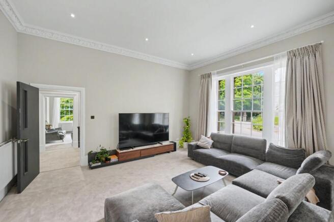 8 bed Detached Villa for sale Image 10