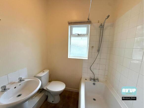 2 bed Terraced to rent Image 7