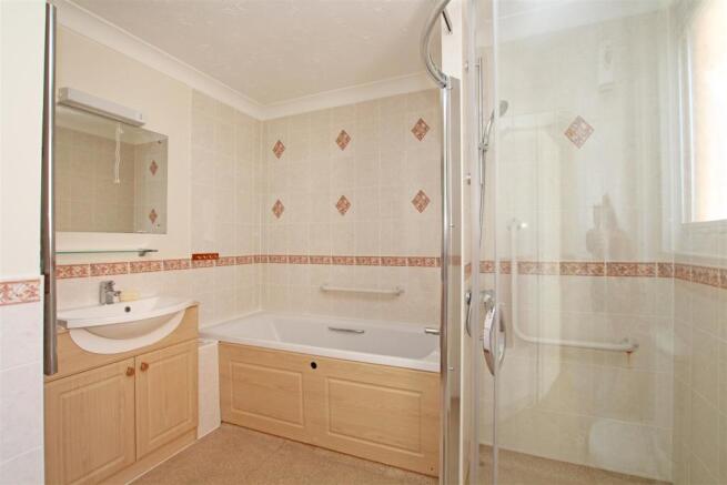 54BC - Bathroom 2.jpg