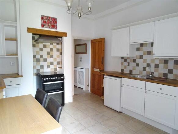 KITCHEN/DINING ROOM: