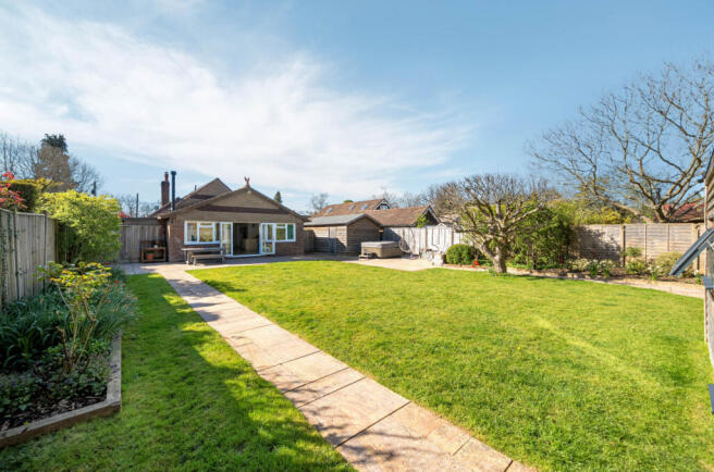 1437717-18-69d528...