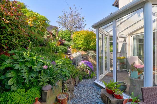 Rear garden and condervatory new.jpg