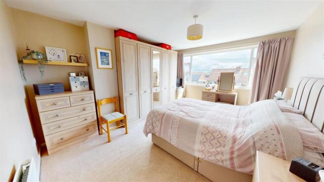 4 bed Semi-Detached for sale Image 9