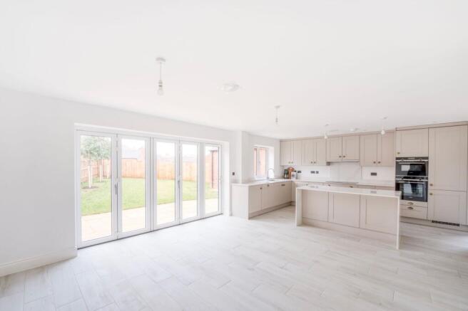 Russell Road, Toddington, LU5 photo 4