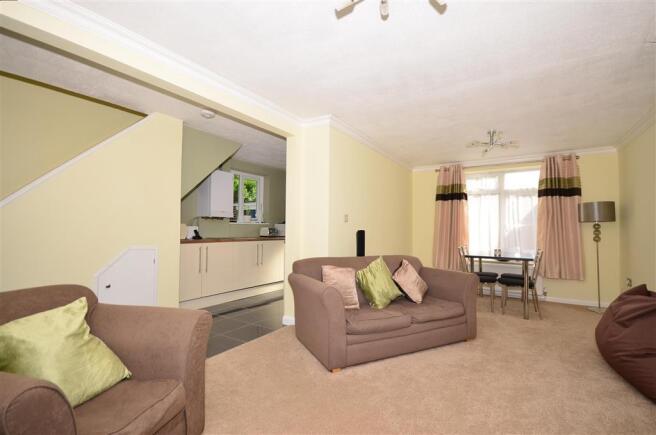 Lounge/Dining Area