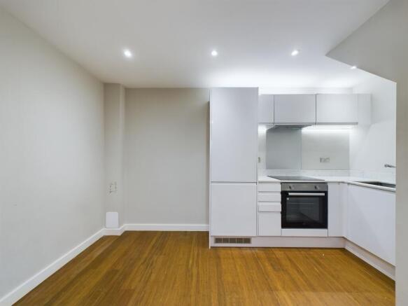 CAM02136G0-PR0117-STILL006