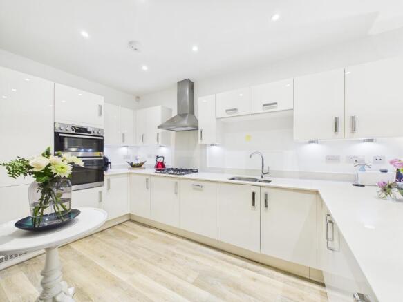 CAM04018G0-PR0488-STILL009