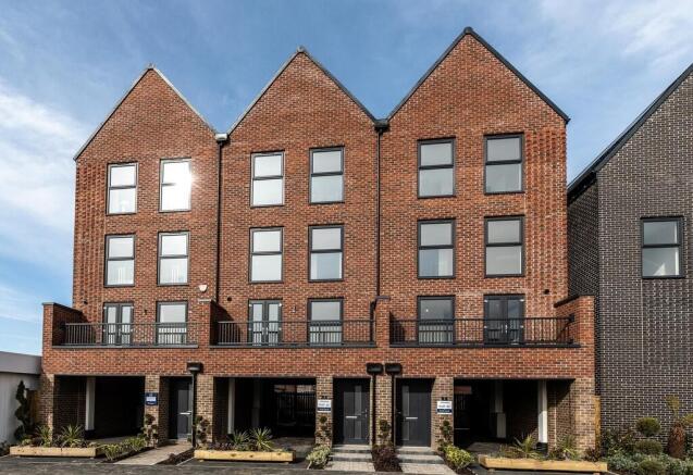 Chateau Mews Exte...