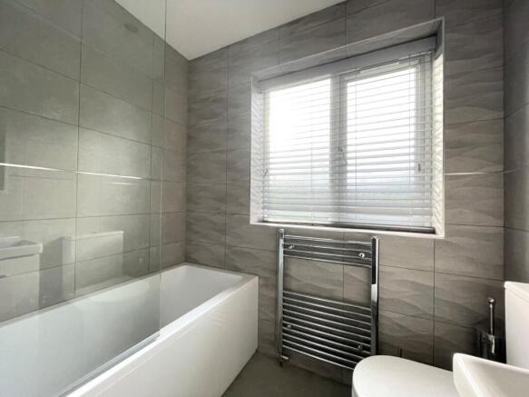 4 bed Detached to rent Image 7