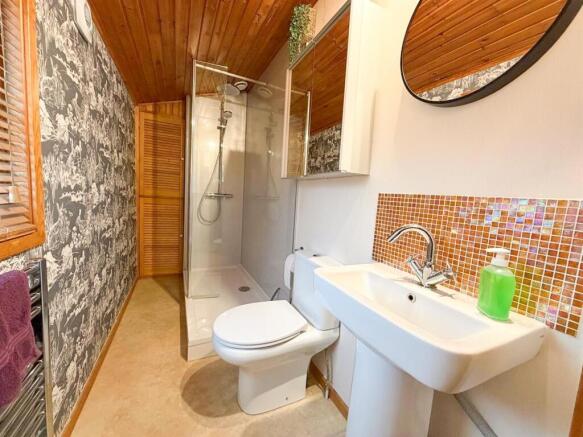 2 bed Chalet for sale Image 9