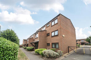Flat 2, 57 Pear Tree Court, Churchfields, South Woodford, London E18 2TL