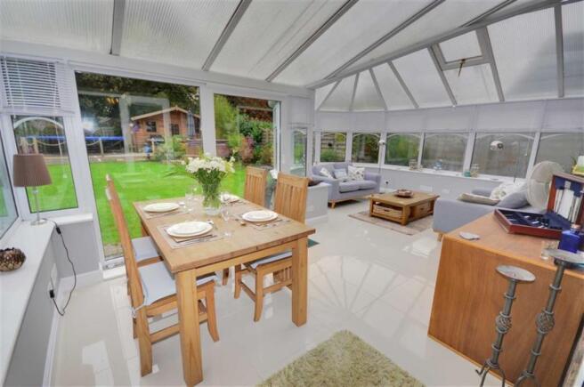 CONSERVATORY/ DINING ROOM