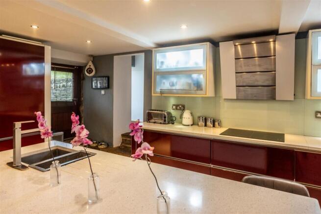 5 bed Barn Conversion for sale Image 10