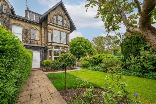 2 bed Flat for sale Image 6