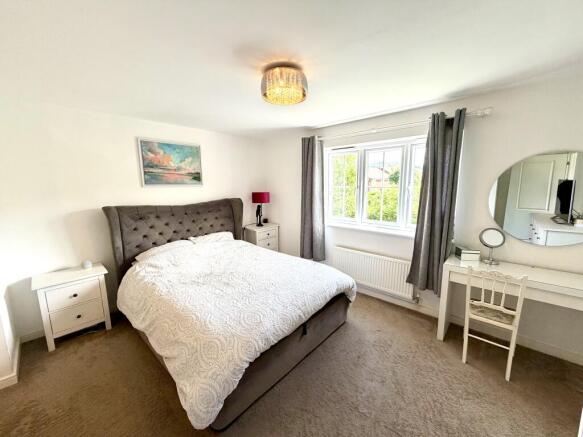 4 bed Detached for sale Image 10