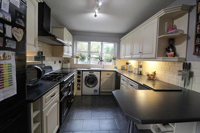Kitchen: Breakfast Room