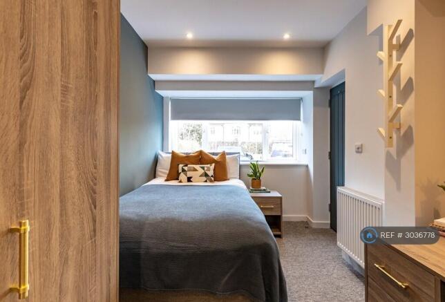 Spacious, Double En-Suite Room On Ground Floor