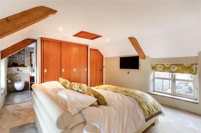6 bed Detached for sale Image 11