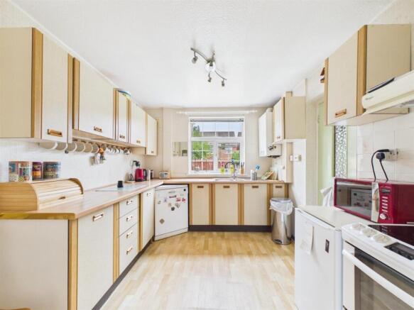 KITCHEN 1.jpg