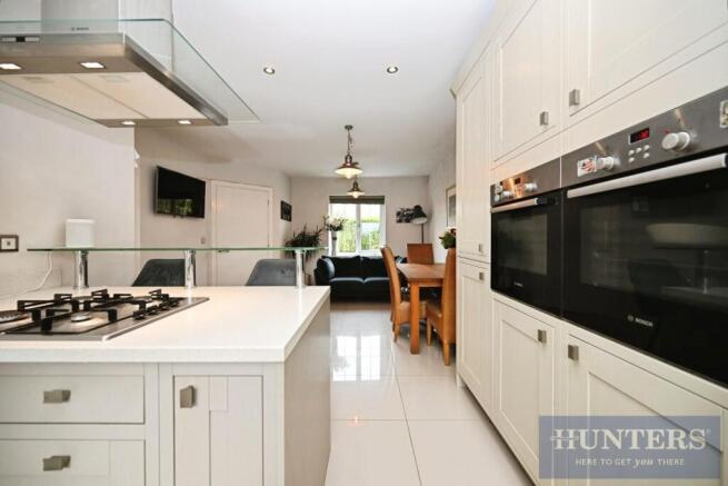 4 bed Detached for sale Image 12