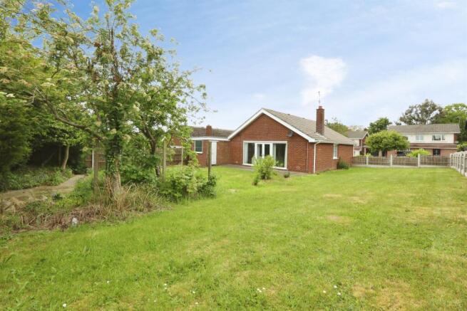 2 bed Detached Bungalow for sale Image 4