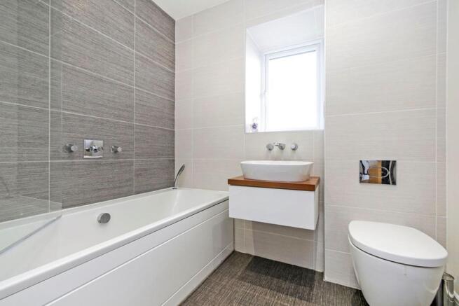 Family Bathroom / WC