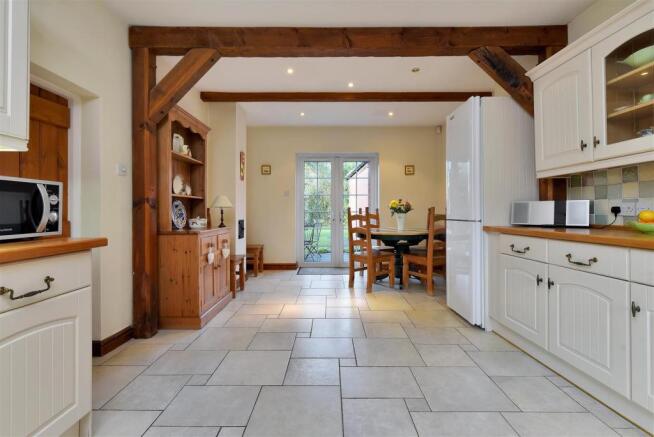 FAMILY KITCHEN