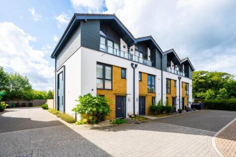 Sycamore Avenue, Woking, GU22