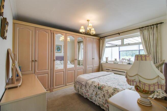 2 bed Semi-Detached Bungalow for sale Image 7