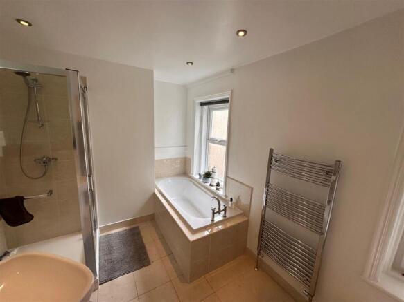 2 bed Apartment for sale Image 11