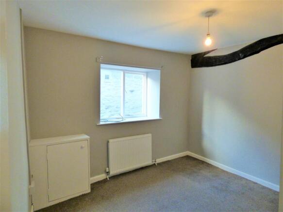 3 bed Apartment to rent Image 8