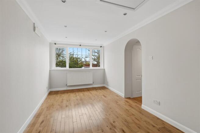 Bedroom/ Office