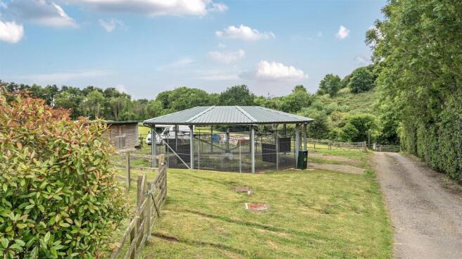 Horse walker x5 bay.jpg