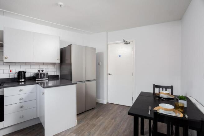 3 bed House to rent Image 4