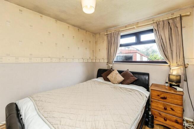 3 bed Semi-Detached Bungalow for sale Image 9