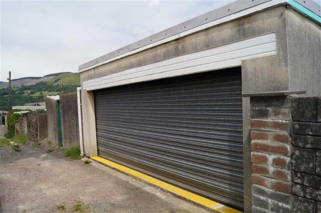 DOUBLE GARAGE