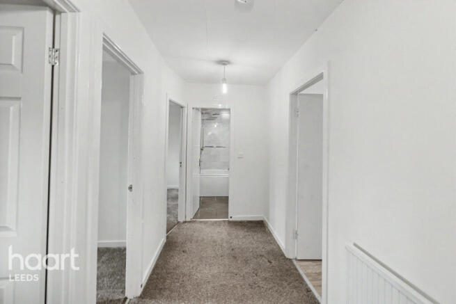 6 bed Bungalow for sale Image 12