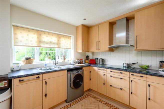 5 bed Detached for sale Image 5
