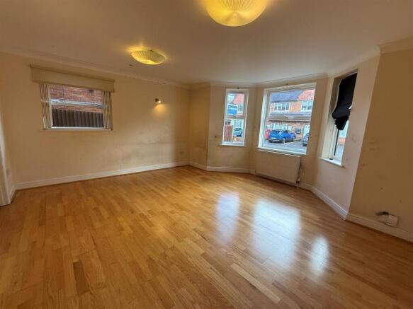 Lounge/ Dining Room